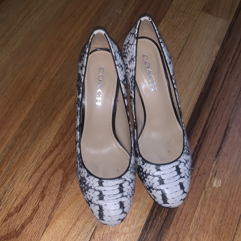 selling coach heels worn a little.offer me!